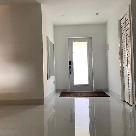 Small Room With Sharing Bathroom Boca Raton Exterior photo